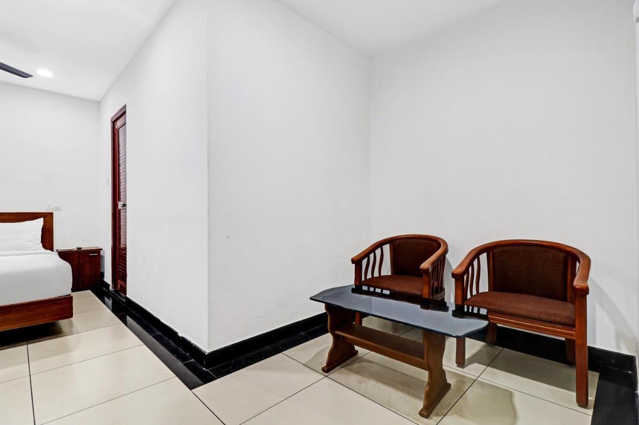 Oyo Townhouse 595 Majestic Inn Kochi Eksteriør bilde