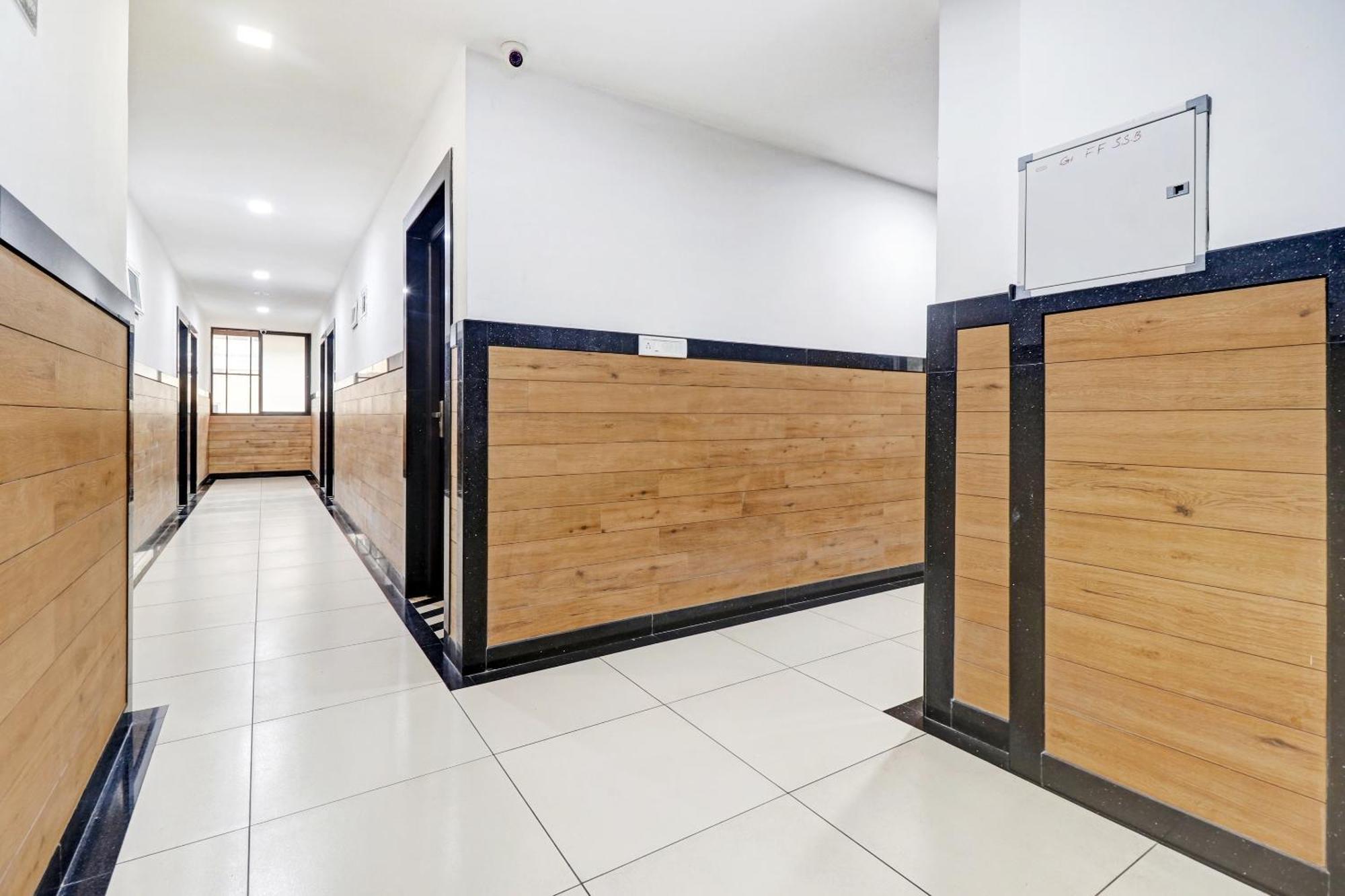 Oyo Townhouse 595 Majestic Inn Kochi Eksteriør bilde
